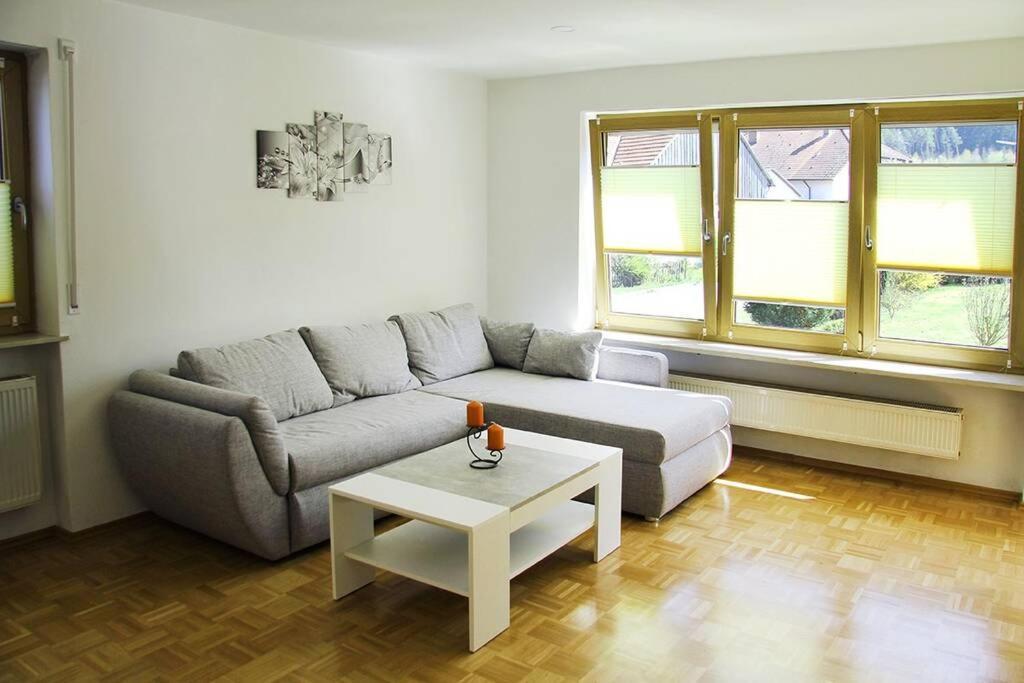 Schoene Helle Ferienwohnung In Waldnaehe Berching Eksteriør bilde