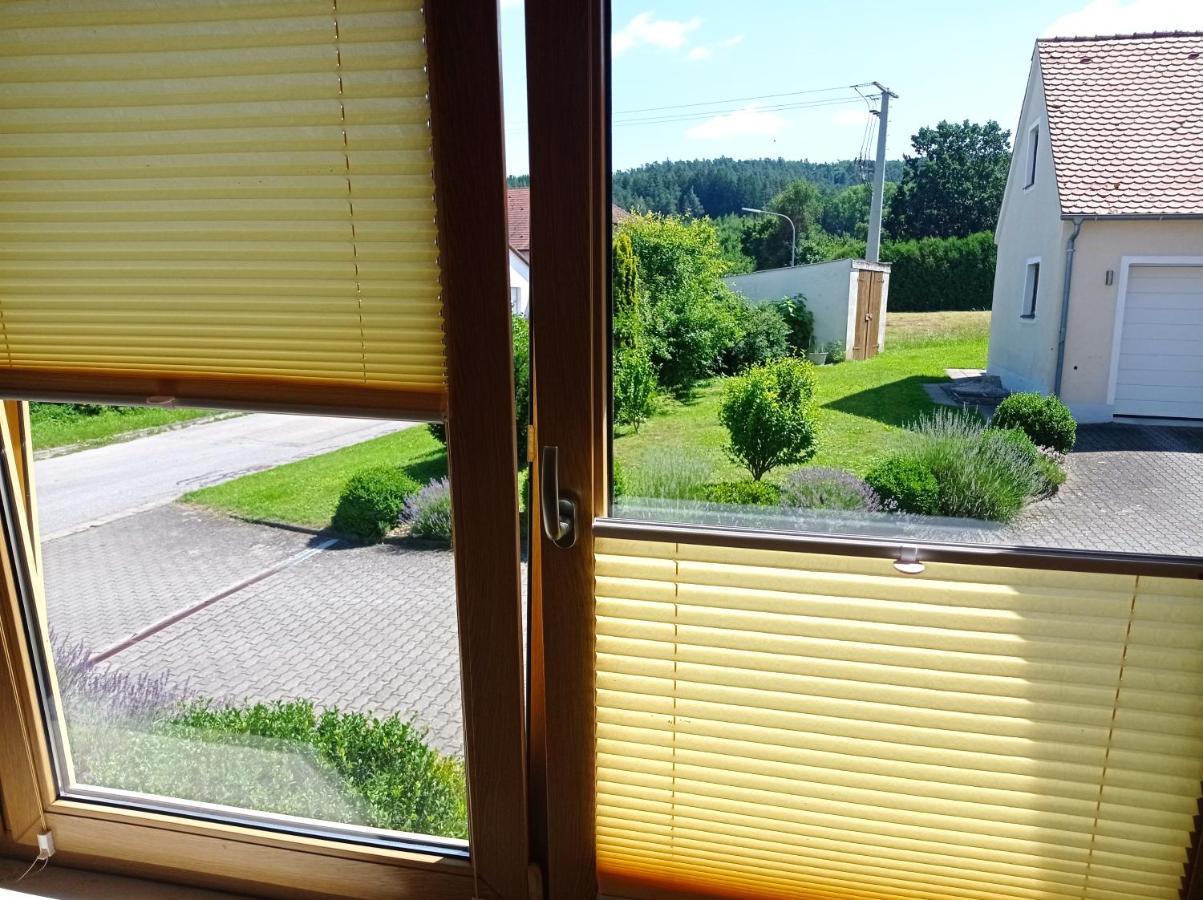 Schoene Helle Ferienwohnung In Waldnaehe Berching Eksteriør bilde